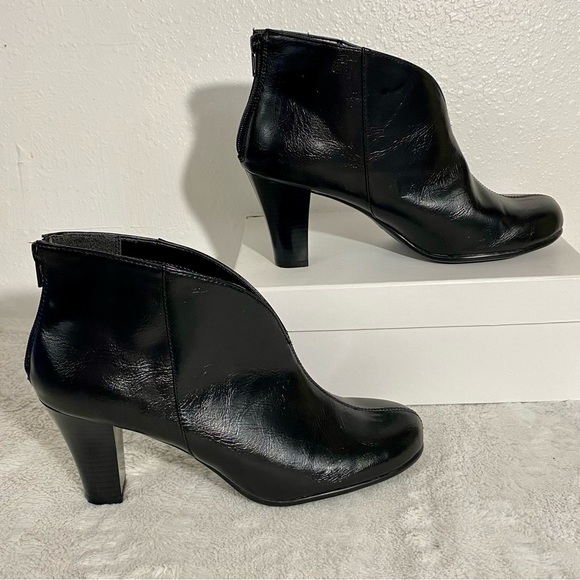 Aerosoles Gum Drop Black Faux Leather Ankle Booties Women’s Size 9.5M - Picture 3 of 11